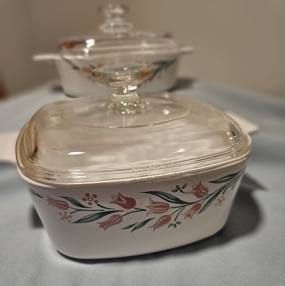 Two Vintage Corning Ware Casserole Dishes with Lids Rosemarie Pink Tulip Pattern - Picture 5 of 6